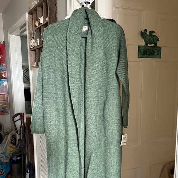 Elegant Green Women's Cardigan or robe - Picture 1 of 3
